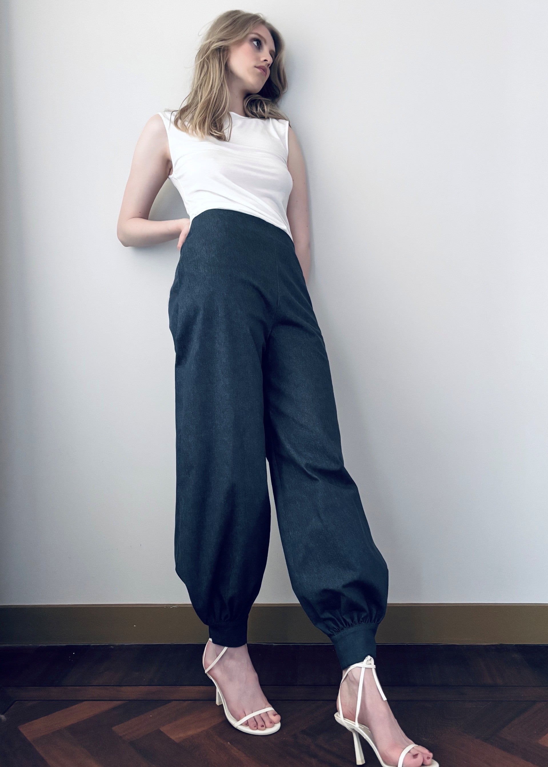 balloon trousers in insignia blue