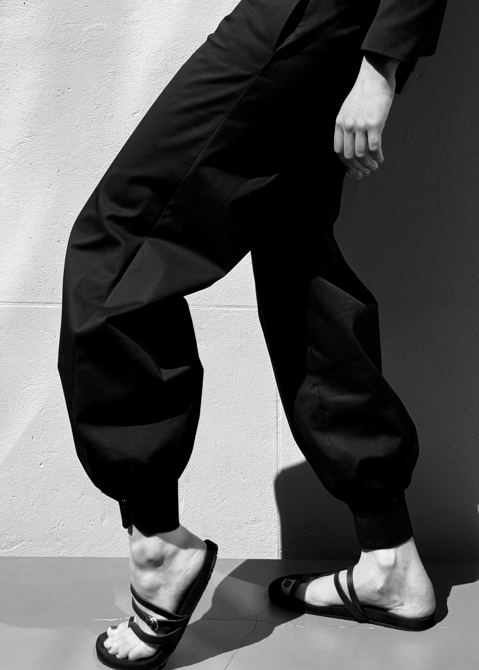 balloon trousers in black