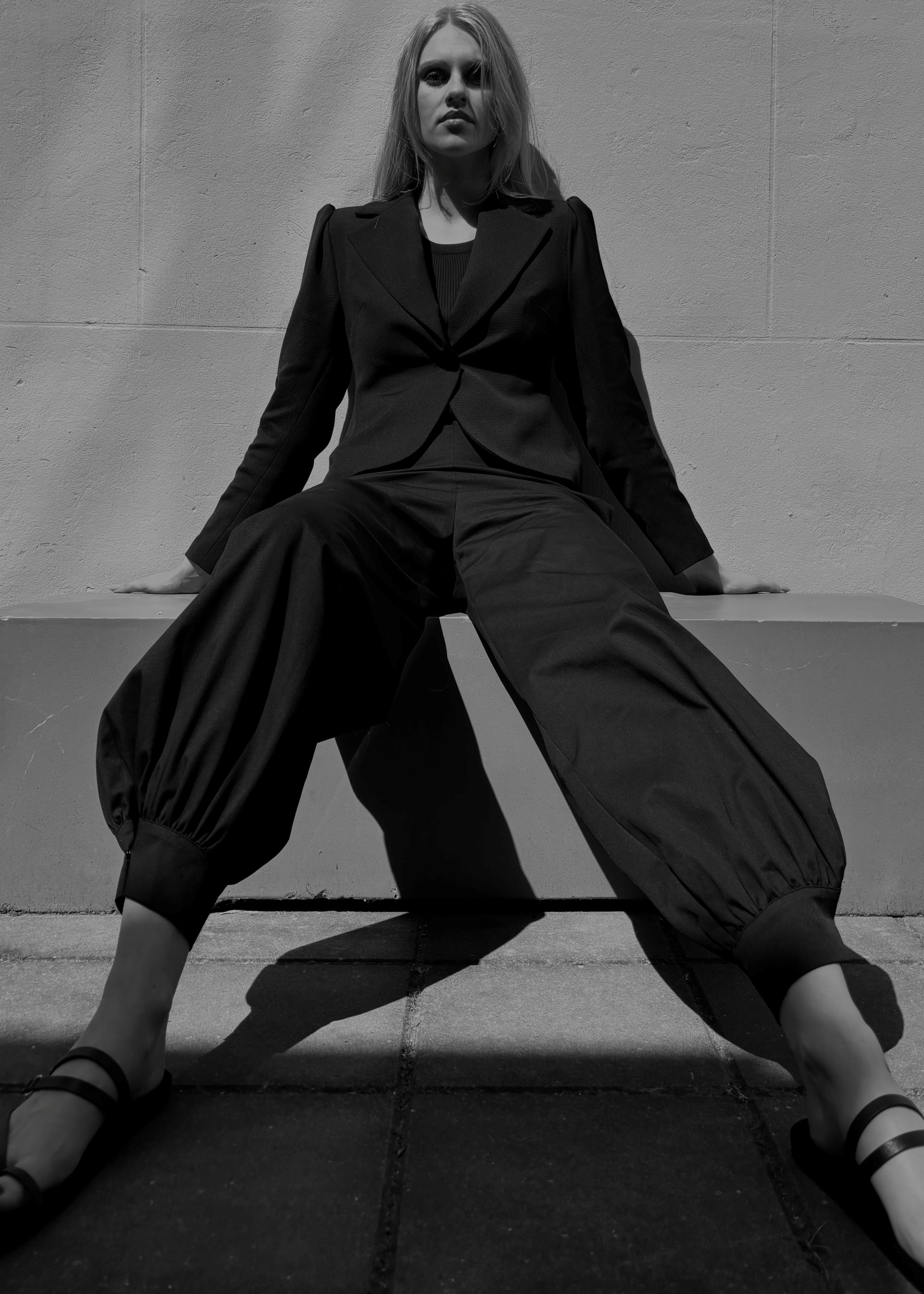 cropped blazer in black