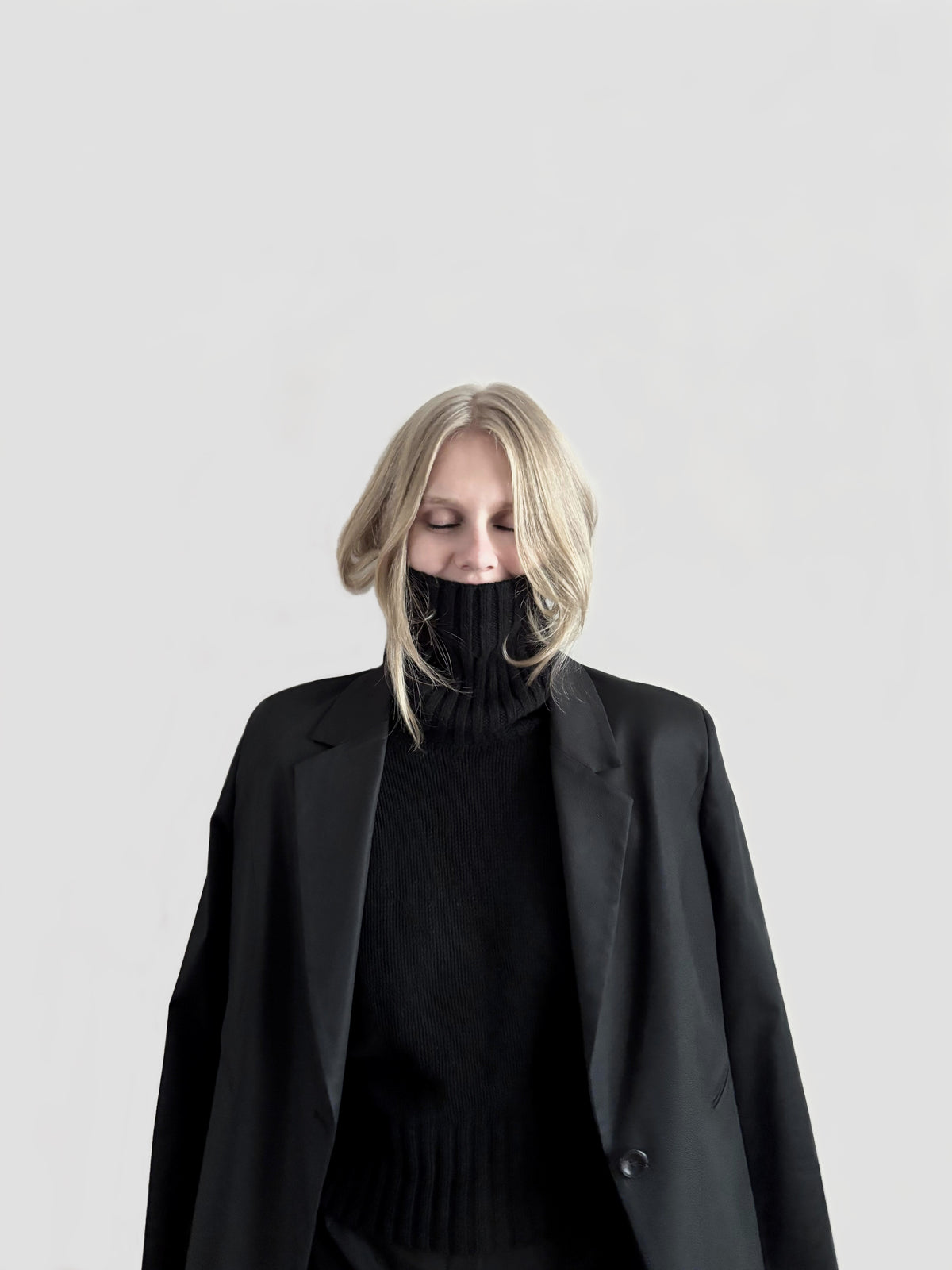 raglan sweater turtleneck in black