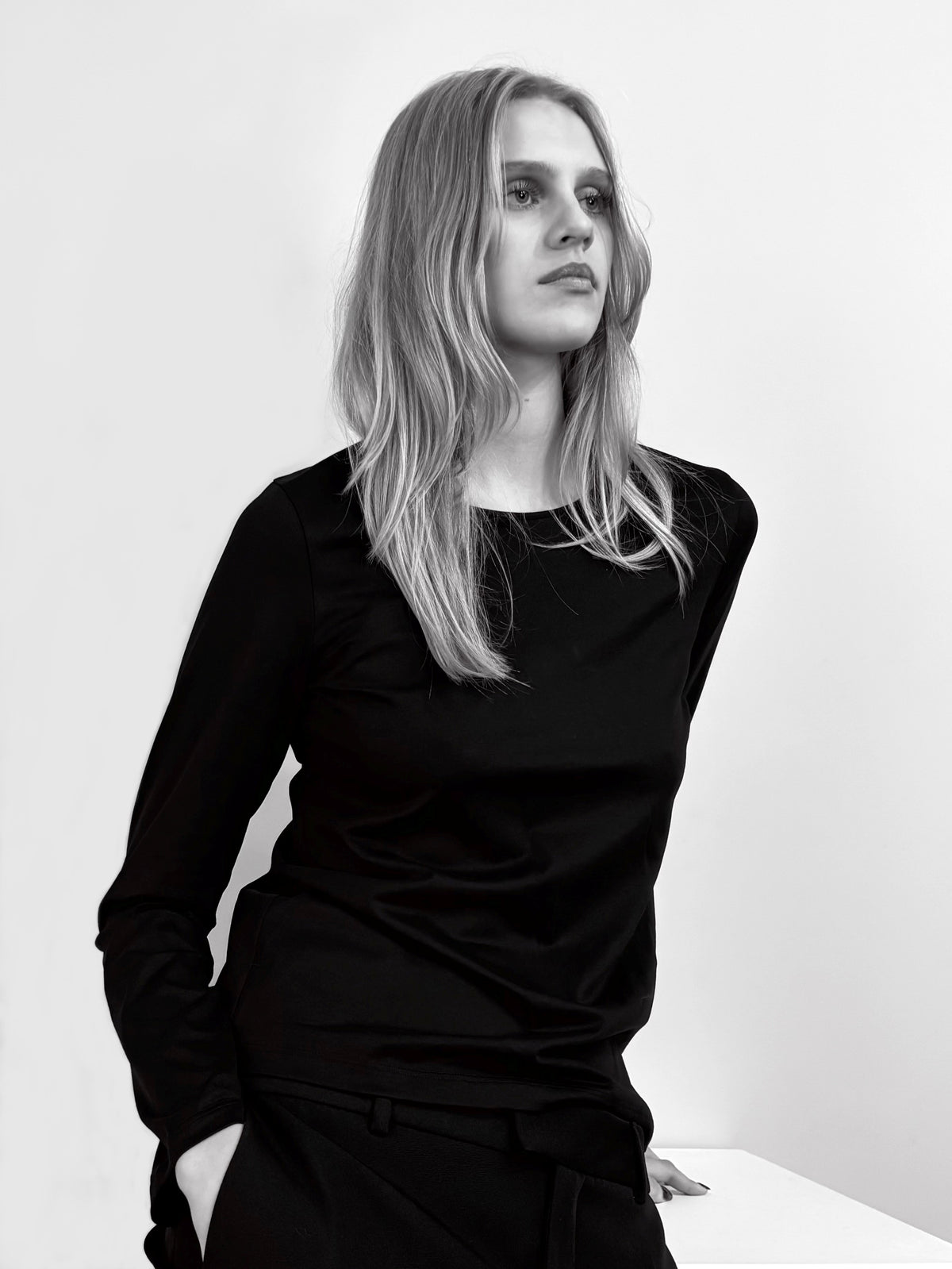 long sleeve top in black